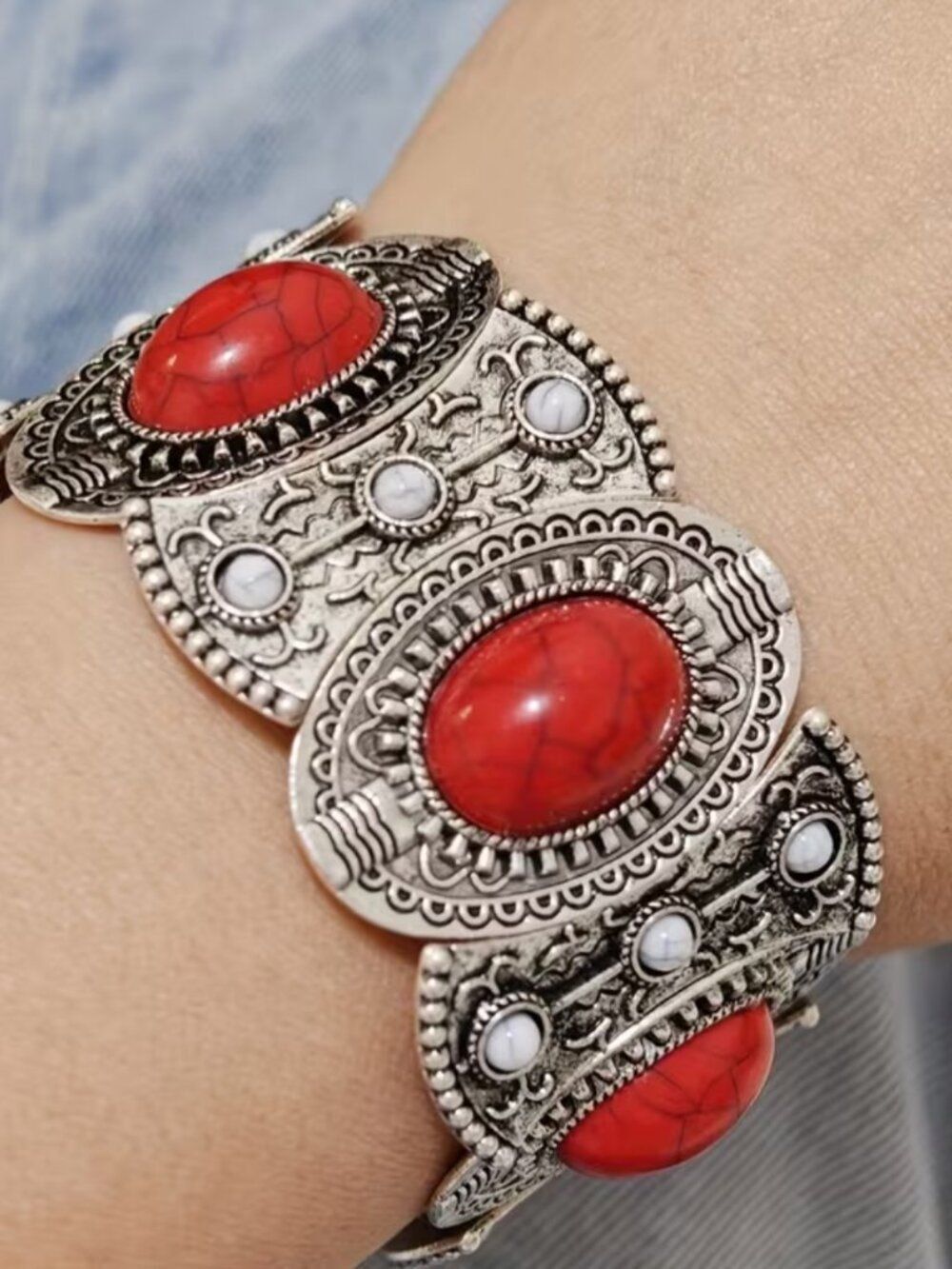 Western Oval Conchas Elastic Bracelet Vintage-Inspired Red Cabachon